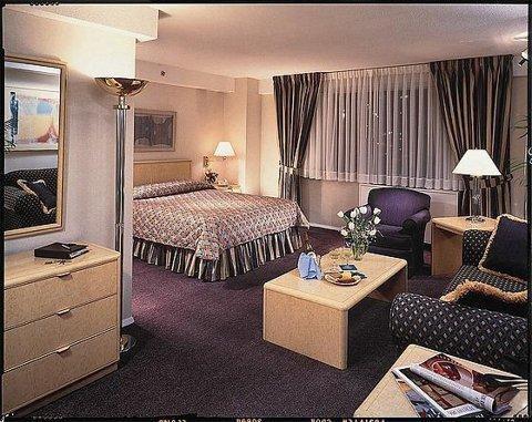 Eastgate Tower Hotel Ню Йорк Екстериор снимка