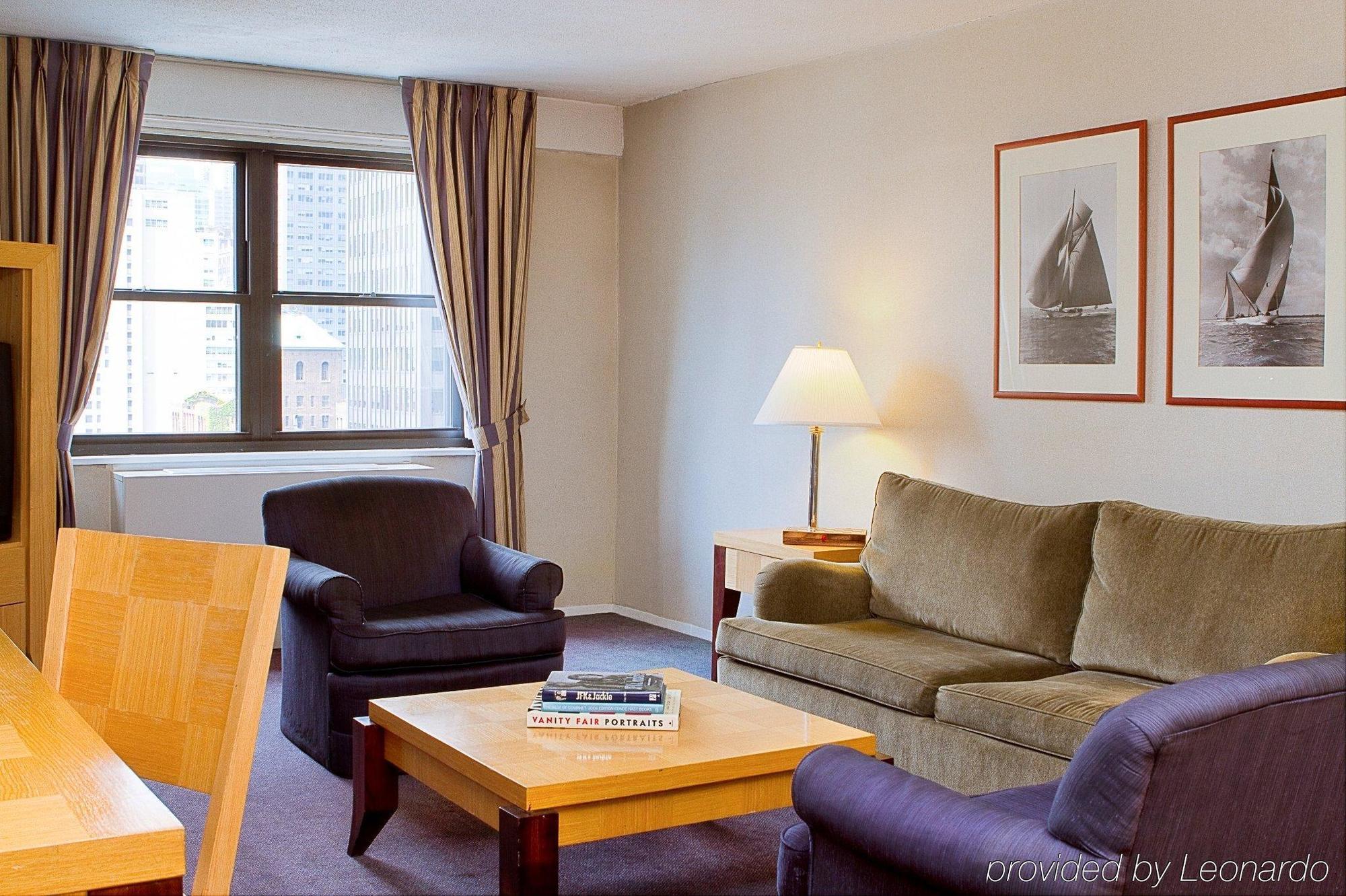 Eastgate Tower Hotel Ню Йорк Стая снимка