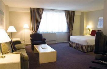 Eastgate Tower Hotel Ню Йорк Екстериор снимка